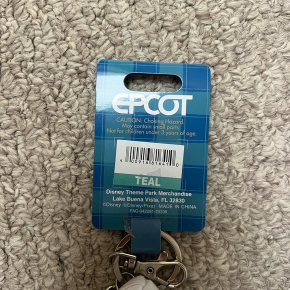 Ratatouille Keychain , official Disney merch - Picture 6 of 7